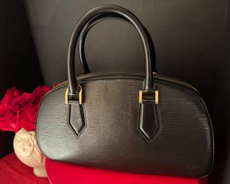 #130 -$795  Louis Vuitton purse - Vintage - Epi collection "Jasmin" very good condition. Black. 