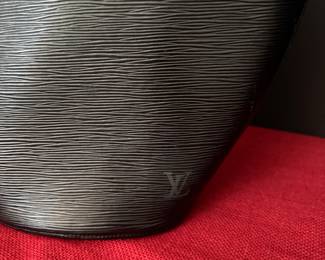 #28 - $595 - Louis Vuitton - Vintage - Epi collection black - medium size  