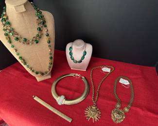 Assortement / sample of vintage necklace's. From $20 to $56. 
