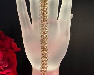 #125 - 7' tennis bracelet - 5 ctw of diamonds - 22.0 gr $1750 