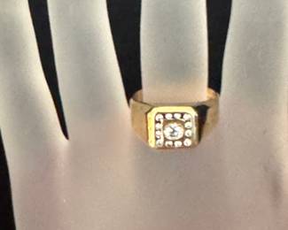 #98 - $1070 -Men ring Chevaliere, 18kt yellow gold, 1 ctw diamonds, 8.10 grams.size 11 