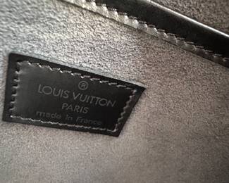 #28 - $595 - Louis Vuitton - Vintage - Epi collection black - medium size  