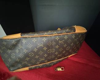 #22 - Louis Vuitton medium size M. $950
