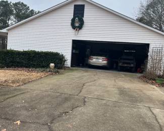 850 gararge area, end of home