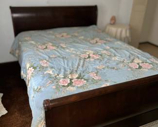 Queensize Sleigh Bed