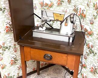 Vintage Singer Sewing Cabinet. W/ vintage Singer Sewing Machine, 963-328K