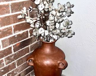 Decorative vases & pottery