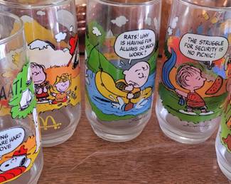 Set of 5 1968 Charlie Brown Camp glasses 
