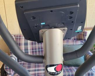Elliptical workout machine