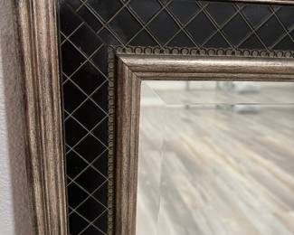 Up close view of this nice size mirror