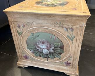 This is a beautiful little trunk, which opens up for great storage
