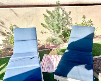 Poolside cushioned outdoor chairs 