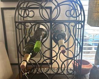 Wine bottle holder