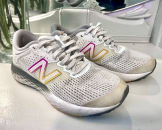 Womens tennis shoes