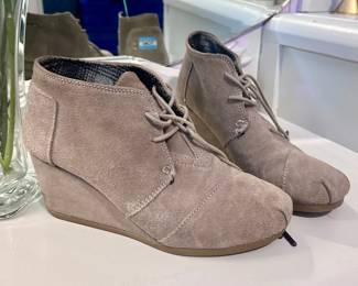 Womens light brown wedge shoes