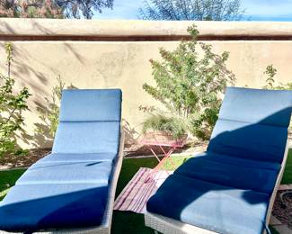 Poolside cushioned outdoor chairs 
