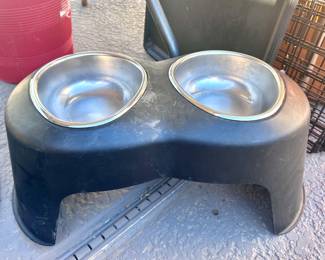 Pet food bowls
