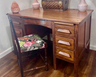 Wood office desk with 6 drawers 