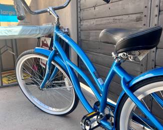 Blue cruiser bike