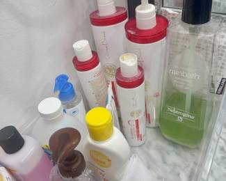 Shampoo/conditioner/bodywash