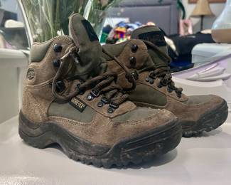 Womens size 6.5 hiking boots