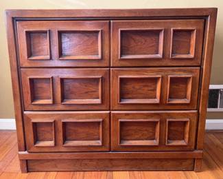 004 Drexel Dresser Three Drawer #1/68