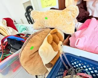 Dog Plush Toys & Leashes 