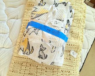 Cat Linens - like new! 