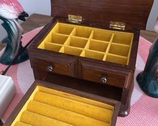 Vintage jewelry box 