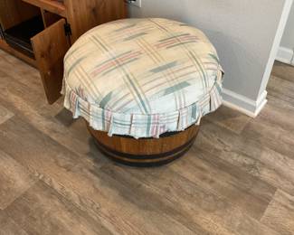 Barrel stool