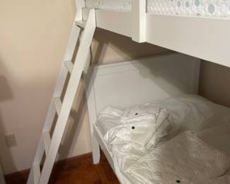 Twin bunk beds
