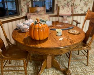 Vintage wood breakfast table with built in leaf