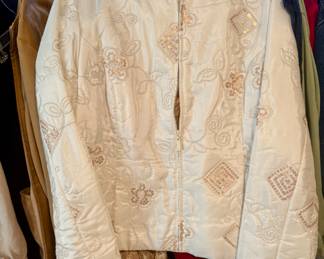 Beautiful clothing piece's. Some brands are: Worthington, Woodstock, Coldwater Creek, McGregor, Chico’s, Alps, Draper, and Damon‘s, Jenny‘s, Norm, Thompson, brownstone, Orvis, and Nights by Caliendo. 