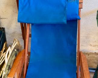 Outdoor lounge chairs