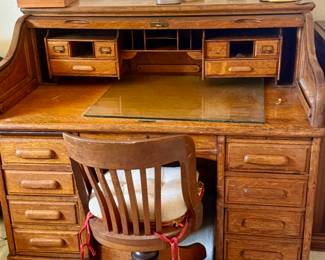 Beautiful antique roll top desk. 
