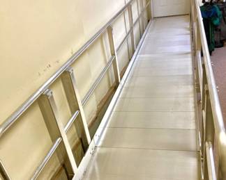 Like New Prairie  View Industries Aluminum 18' x 3' Modular Entry Way Wheel Chair Ramp