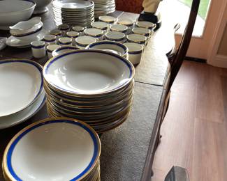 Ginori China 89 pieces