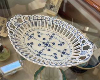 is it Royal Copenhagen or Carl ?