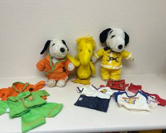 Adorable Vintage Snoopy & Woodstock dolls and outfits 