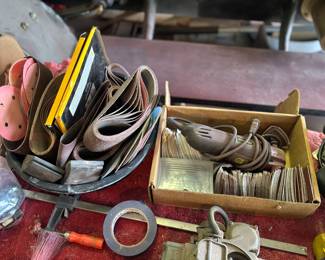 Corner sander and sanding disks