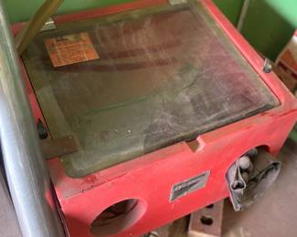 Sand blasting cabinet