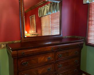 Stunning dresser with detachable mirror