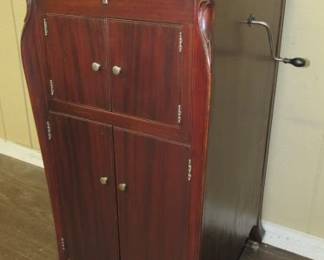 Mahogany Victor Victrola - Plays!