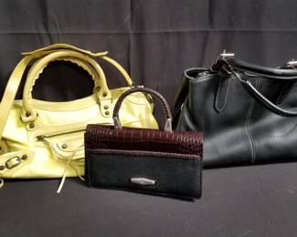 Lot # : 408 - Group of handbags
