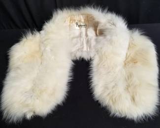 Lot # : 405 - Robinson's California fur shawl
