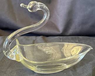 Lot # : 205z - Vintage swan glass candy dish
