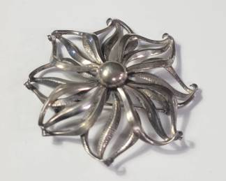 Lot # : 53 - Vintage Danecraft sterling silver floral brooch
