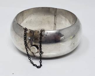 Lot # : 37 - Sterling silver bangle bracelet
