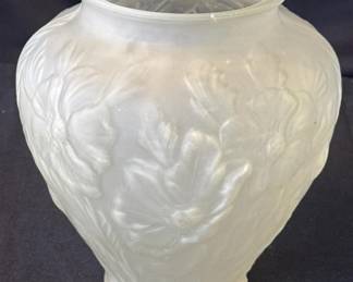 Lot # : 307z - Lalique style frosted glass vase

