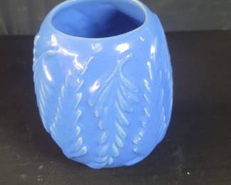 Lot # : 387 - Vintage pottery vase
